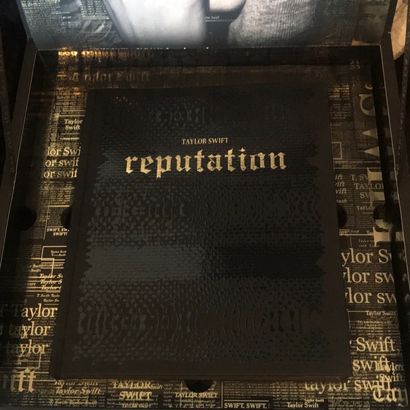 Taylor Swift VIP Reputation Box - Picture 6 of 6